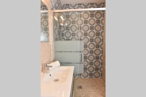PICASSO by the sea Luxurious design house sea view old Antibes for 6 photo 26