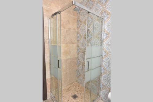 PICASSO by the sea Luxurious design house sea view old Antibes for 6 photo 29