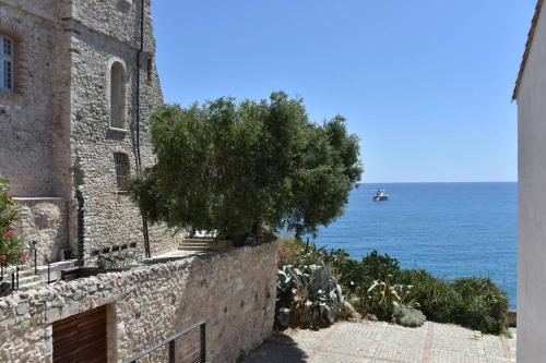 PICASSO by the sea Luxurious design house sea view old Antibes for 6 photo 31