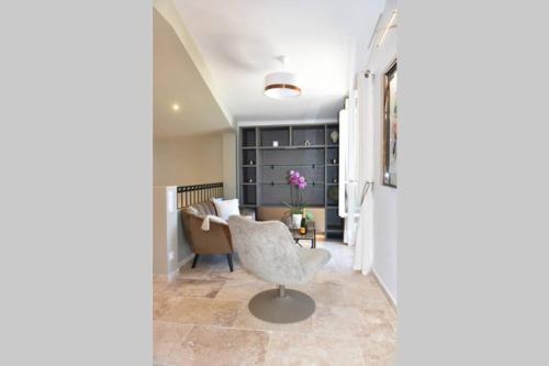 PICASSO by the sea Luxurious design house sea view old Antibes for 6 photo 32