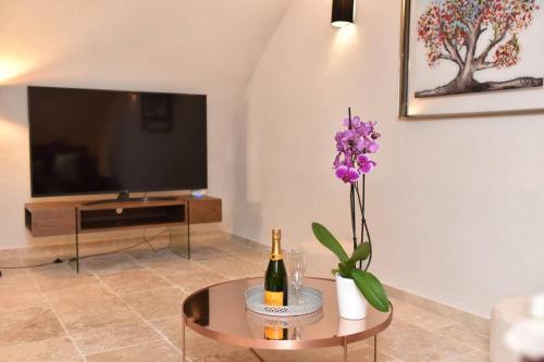 PICASSO by the sea Luxurious design house sea view old Antibes for 6 photo 42
