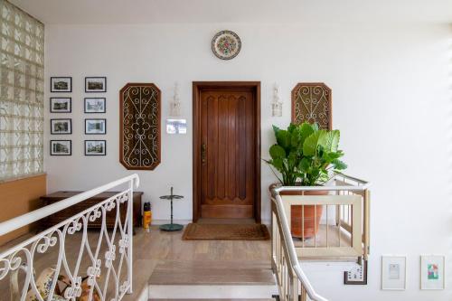 a hallway with a staircase and a wooden door at Residenza Le Terrazze di Gualdo Rent Rooms in Gualdo Tadino