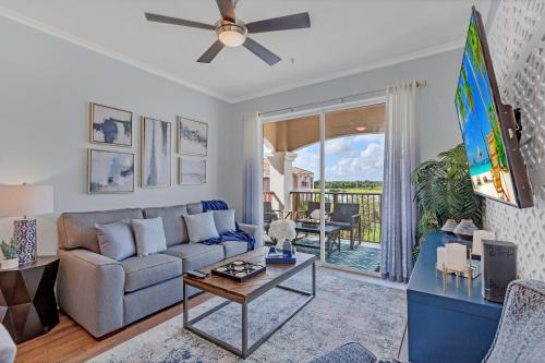 Top floor condo with view of lake, pool and fireworks! Next to Convention Center! photo 9