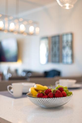 Top floor condo with view of lake, pool and fireworks! Next to Convention Center! photo 18