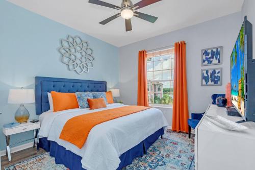 Top floor condo with view of lake, pool and fireworks! Next to Convention Center! photo 7