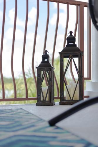 Top floor condo with view of lake, pool and fireworks! Next to Convention Center! photo 37