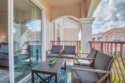 Top floor condo with view of lake, pool and fireworks! Next to Convention Center! photo 36