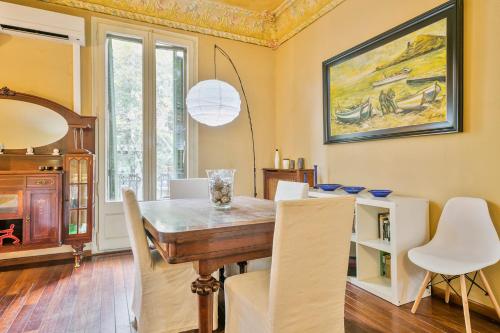Aribau Apartment