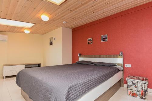 Voodi või voodid majutusasutuse Grey Red Apartments toas