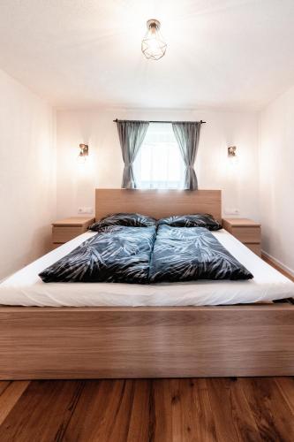 a bedroom with a large bed and a window at Southern Stables Ranch in Bannberg