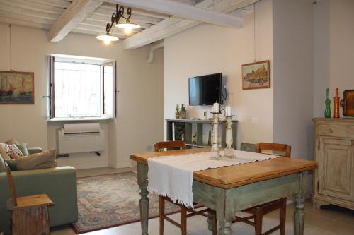 a living room with a table and a tv at Una finestra sul mare - Appartamento a Fano in Fano
