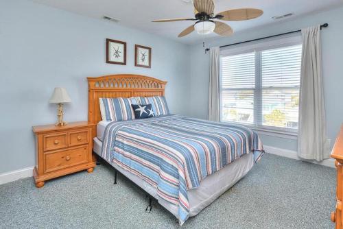 Postel nebo postele na pokoji v ubytování Island Treasure