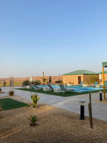 Bazén v ubytování Desert Inn Resort and Camp nebo v jeho okolí
