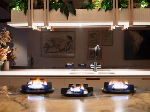 Gambar di galeri bagi Luxury On The Bay 1 di Byron Bay