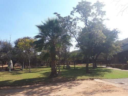 Taman di luar KweKwe Private Game Lodge