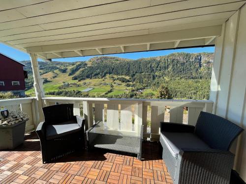 a porch with chairs and a view of a mountain at Olastugu in Ål