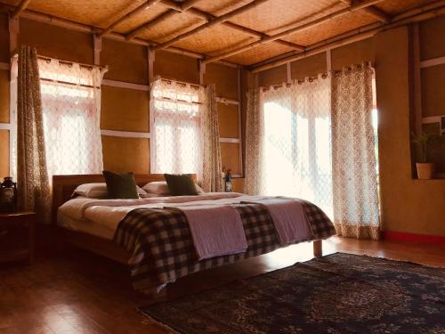 Postel nebo postele na pokoji v ubytování PaliGhar Farmstay