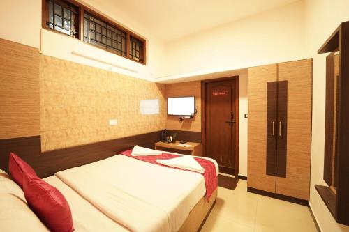 Ein Bett oder Betten in einem Zimmer der Unterkunft Ganga's Sri Balaji Cottage