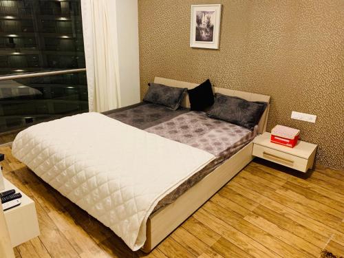 En eller flere senge i et værelse på Rajhans Belliza Managed By Rhoof Hospitality