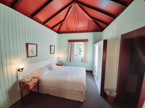 a bedroom with a large bed with a red ceiling at Quinta Da Penha De Franca in Funchal