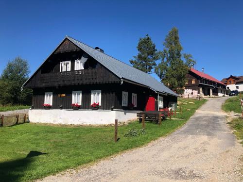 El edificio en el que está el chalet de montaña