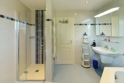 a bathroom with a shower and a sink at Ferienhaus Strandschnecke in Zingst