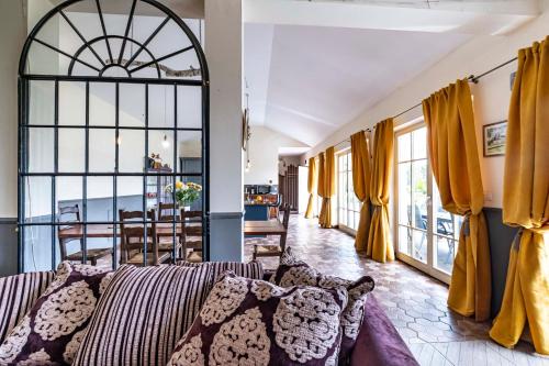 Ένα ή περισσότερα κρεβάτια σε δωμάτιο στο Sophie Country House