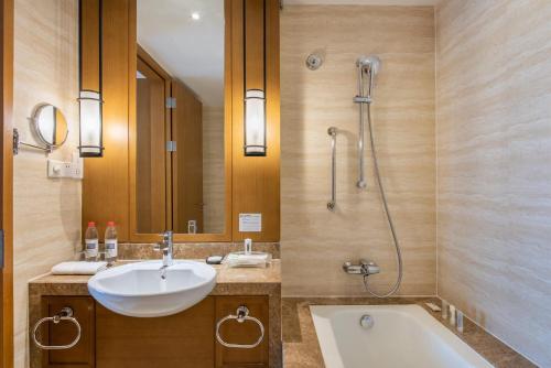 Phòng tắm tại Wanda Jin Suites Changbaishan