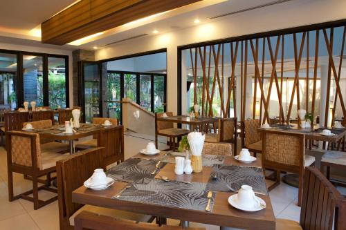 En restaurant eller et andet spisested på Areca Lodge
