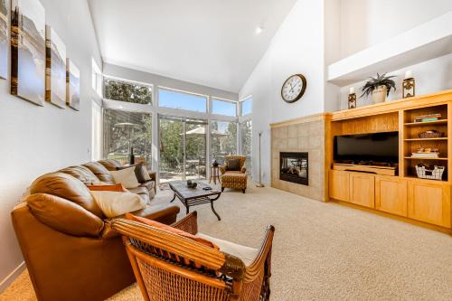 Eagle Crest Creekside Getaway – Photos 3
