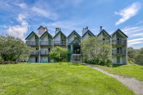 Κήπος έξω από το Cozy Mountainside Condo