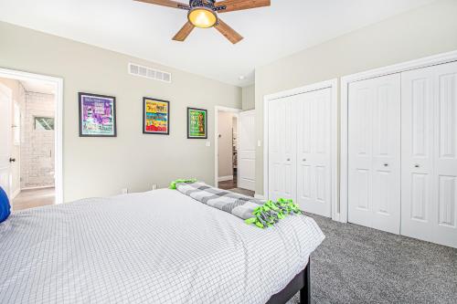 a bedroom with a bed and a ceiling fan at Friendly Farms in Lakeside