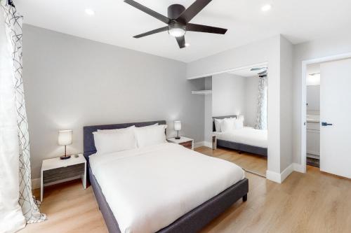 Ένα ή περισσότερα κρεβάτια σε δωμάτιο στο Modern Desert Retreat