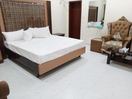 Postelja oz. postelje v sobi nastanitve Hotel Taj Palace Multan