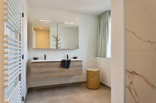 a bathroom with a sink and a mirror at Villa Boho in Kortemark