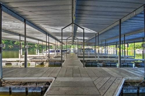 Φωτογραφία από το άλμπουμ του Lakefront Osage Beach Home with Community Pool! σε Osage Beach