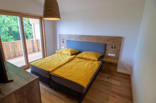 Un pat sau paturi într-o cameră la Der Bienenkorb