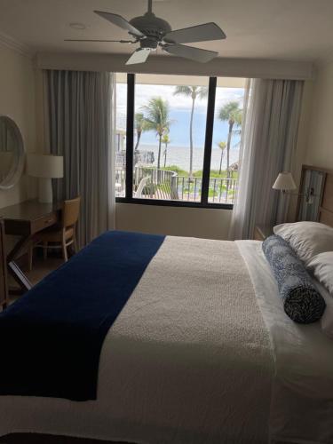 Un ou plusieurs lits dans un hébergement de l'établissement High Noon Beach Resort
