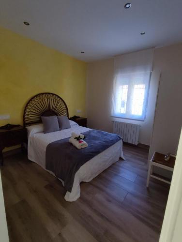 a bedroom with a bed with a stuffed animal on it at Casa de David in Navas de San Antonio