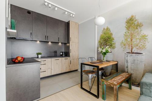 a kitchen and dining room with a table and chairs at Grobla by Loft Apartments in Gdańsk