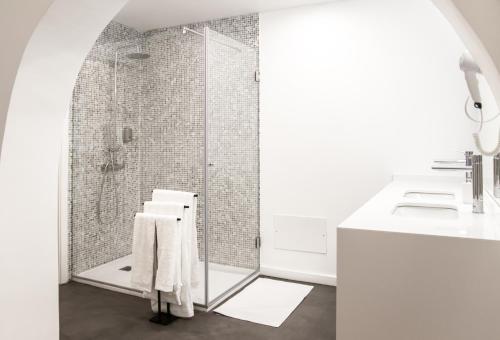 Vonios kambarys apgyvendinimo įstaigoje Casa do Sembrano