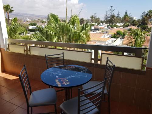 5 min walk from Yumbo 309-322