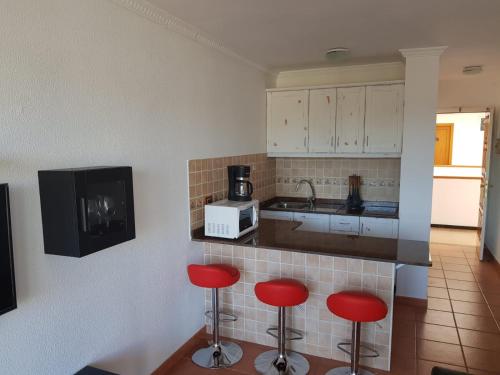 5 min walk from Yumbo 309-322