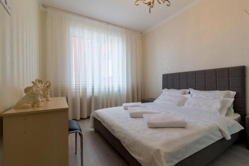 Ένα ή περισσότερα κρεβάτια σε δωμάτιο στο Lux 3-bedroom apartment in Most City area