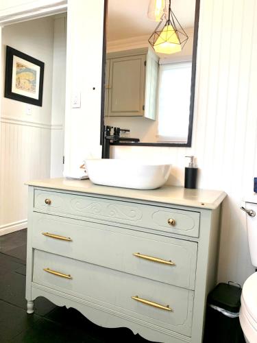 a bathroom with a white dresser with a sink at La Villageoise, Idéal pour VTT & Travailleurs in Saint-Michel-des-Saints