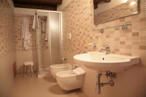 Koupelna v ubytování Agriturismo Galea