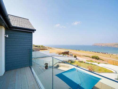 a balcony with a view of the ocean at Megizzy in Polzeath