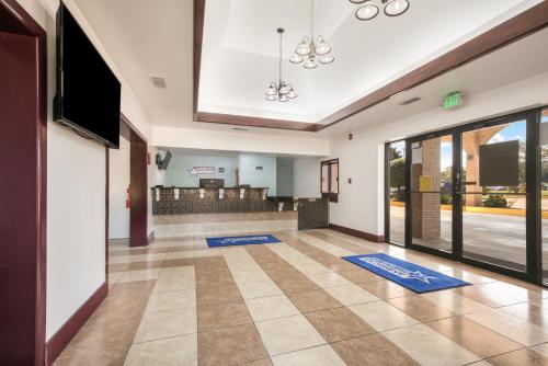 a lobby with blue mats on the floor at Americas Best Value Inn Stockbridge in Stockbridge