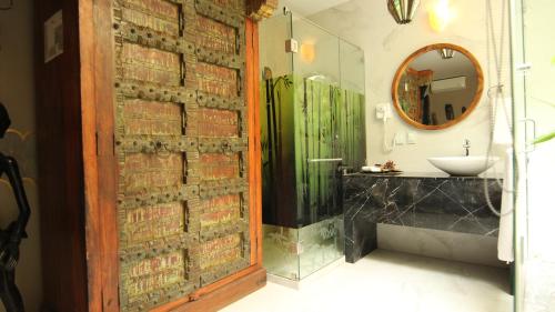 a bathroom with a brick wall and a sink at Ekléctic Hotel Boutique in Guadalajara