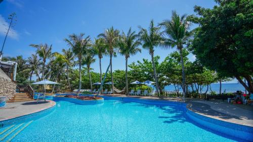 Kolam renang di atau dekat dengan Yoho Beach Resort Kenting